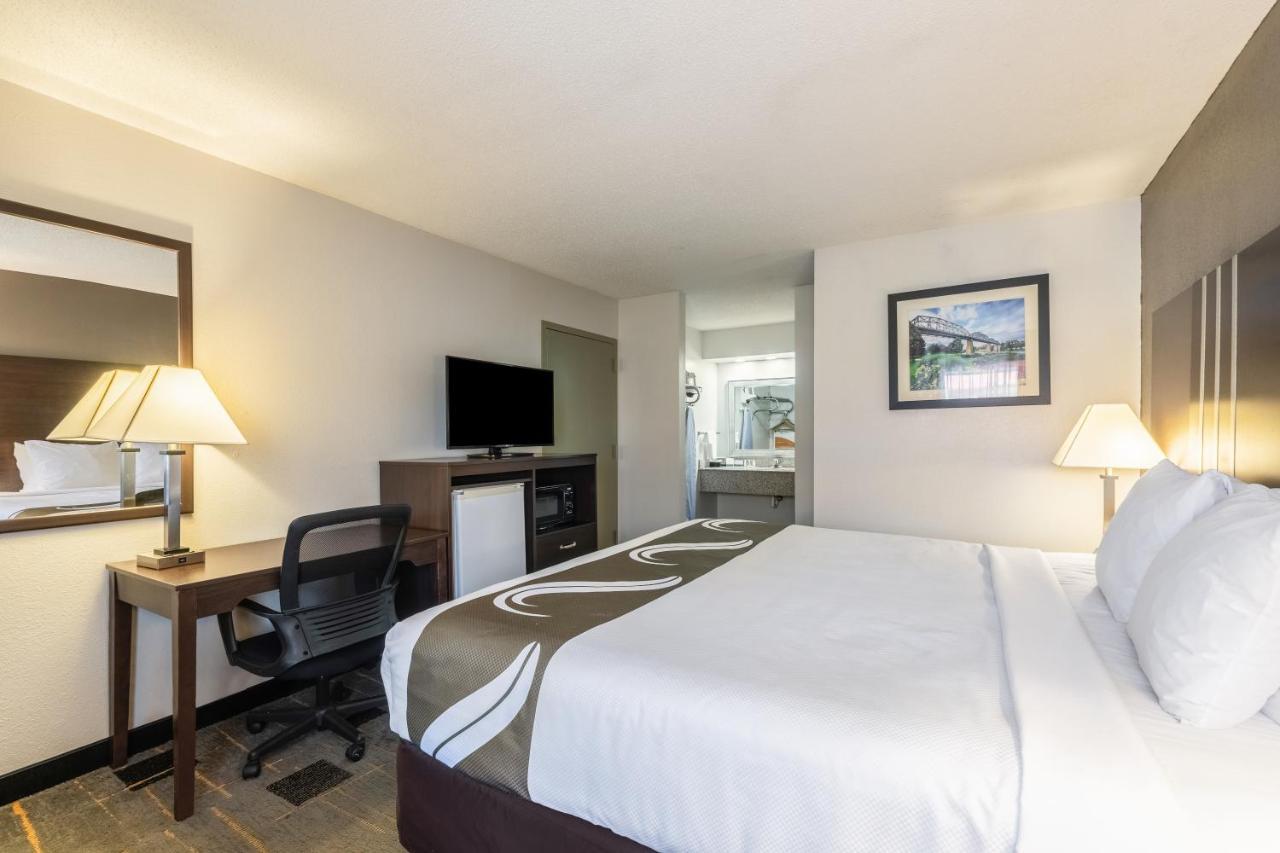 Quality Inn Кливланд Екстериор снимка