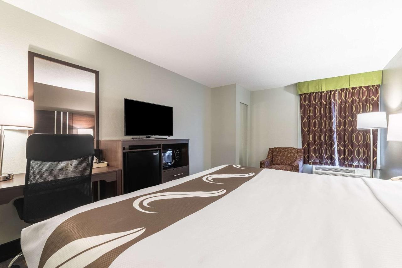 Quality Inn Кливланд Екстериор снимка