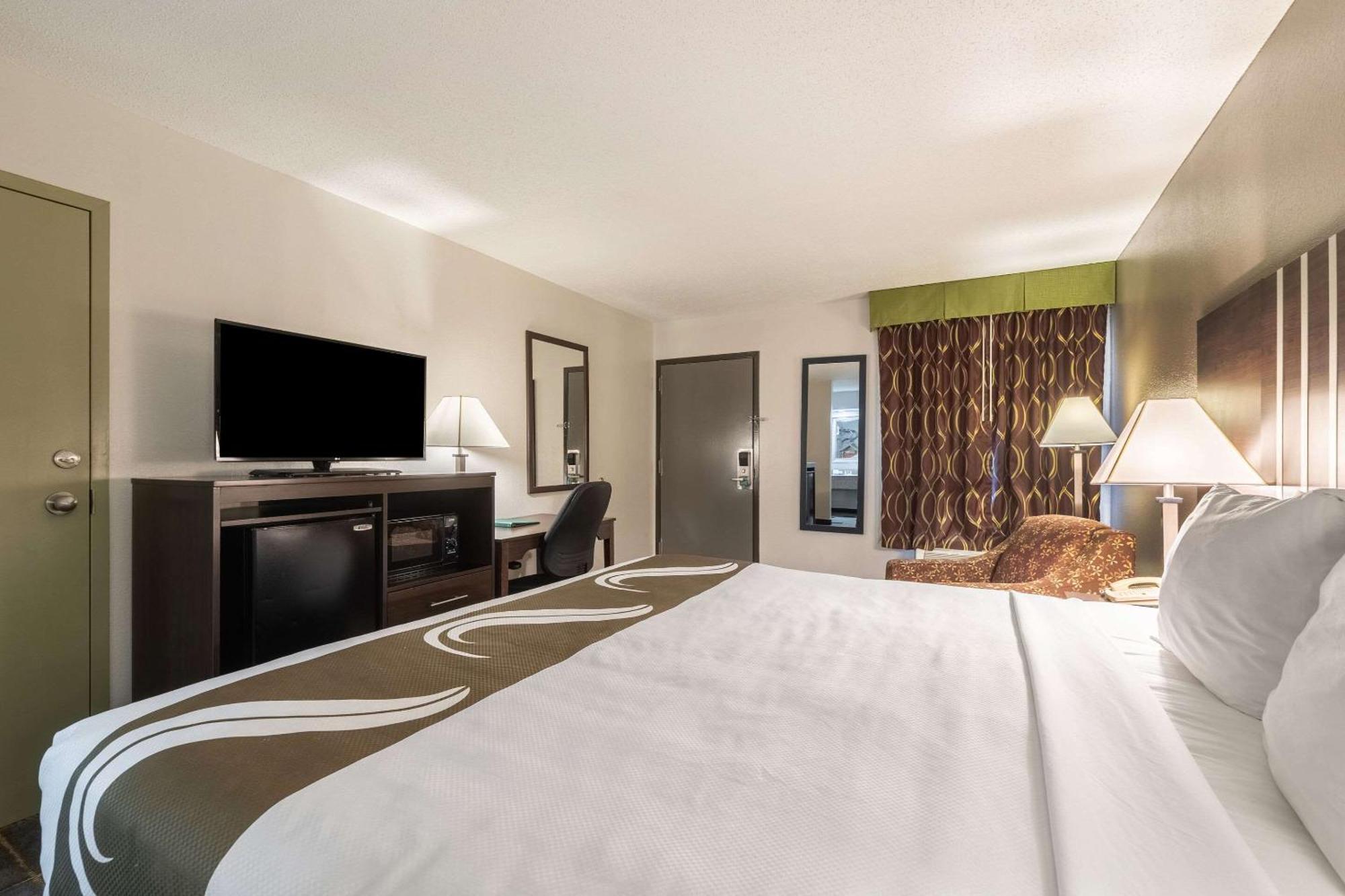 Quality Inn Кливланд Екстериор снимка