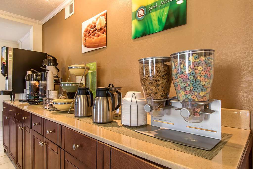 Quality Inn Кливланд Ресторант снимка