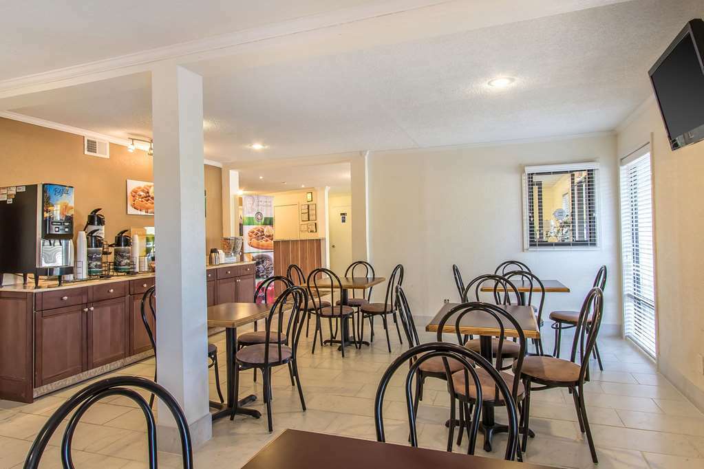 Quality Inn Кливланд Ресторант снимка